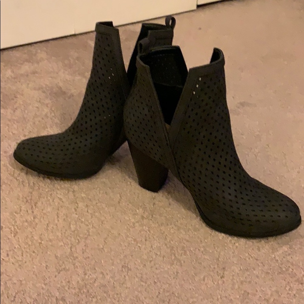 Ankle booties express size 7